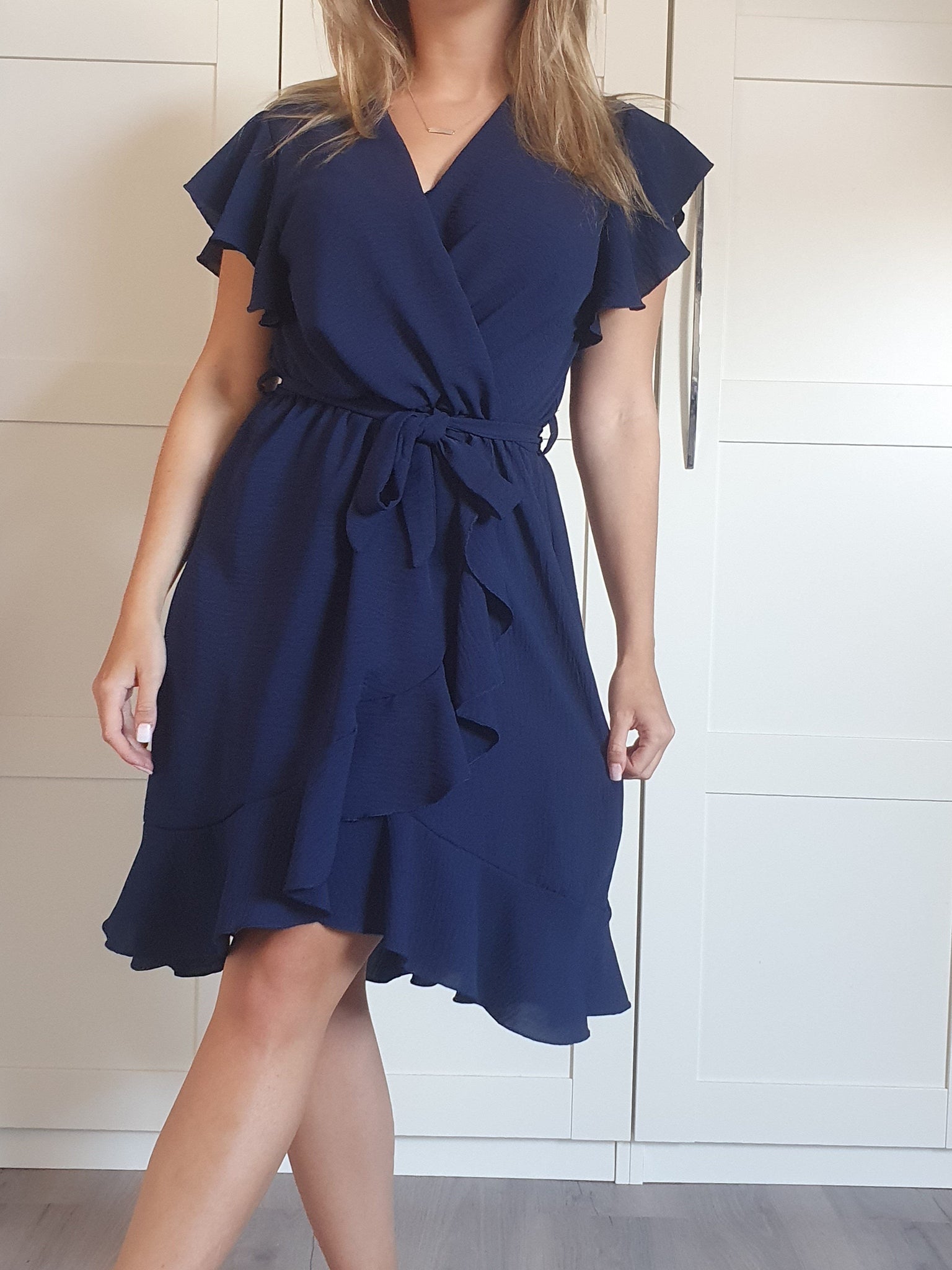 Ruffle overslag jurk / navy blauw LOVIFashion 